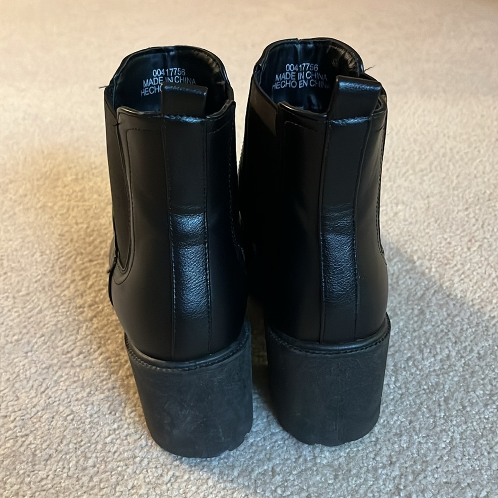 Forever 21 Women's black chelsea boot faux leather - Picture 6 of 8